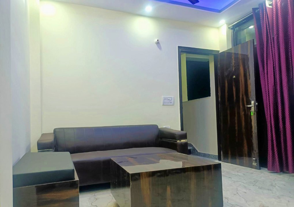 1 BHK + Pooja Room,Servant Room,Study Room,Extra Room Apartment For Rent in White Town House