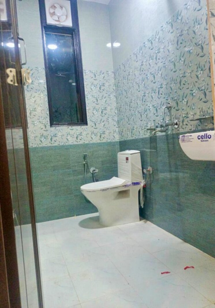 Bathroom, white-town-house 1 Bedroom 650 Sq.Ft. Apartment In Dlf City Phase 3 Gurgaon 8828003