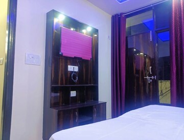 Room in 1 BHK Apartment at White Town House, Dlf City Phase 3 – for Rent