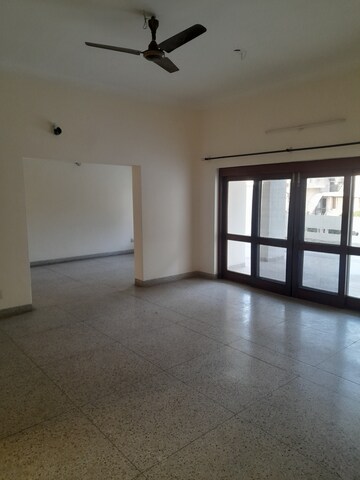 Room in 2 BHK Builder Floor at Sector 44 – for Rent