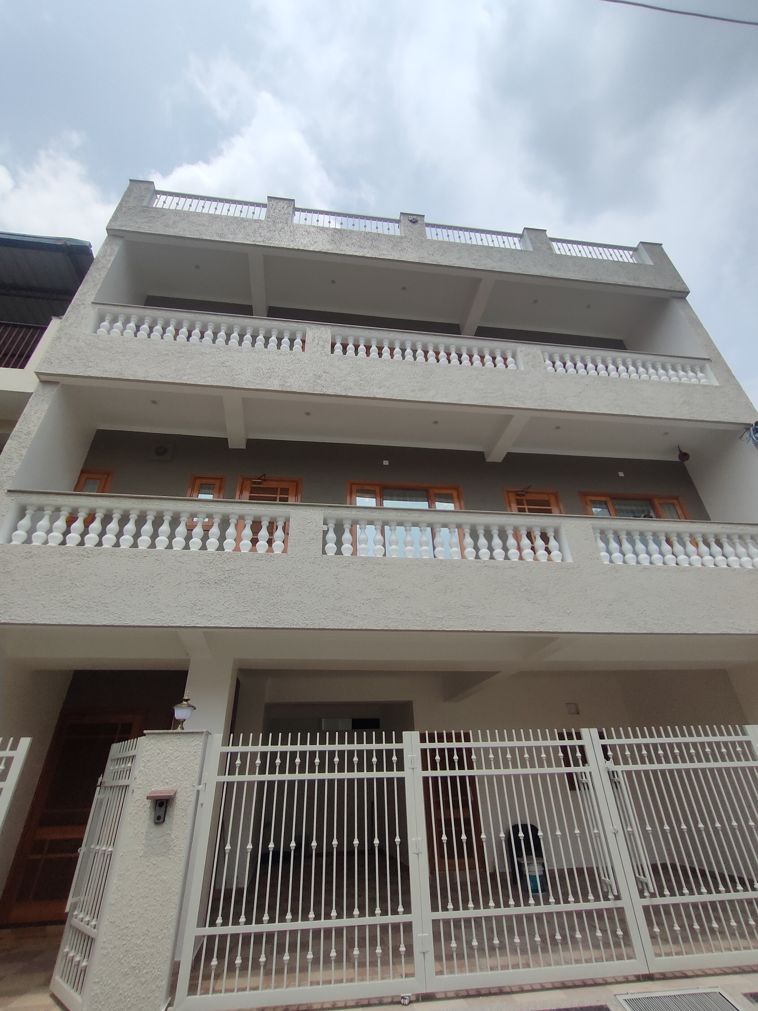 3.5 BHK + Pooja Room,Servant Room Independent House For Sale in Sahastradhara Road
