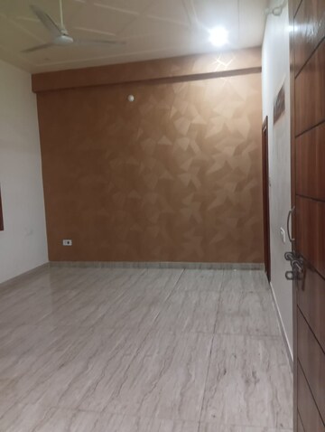Room in 2 BHK Villa at Gomti Nagar – for Rent