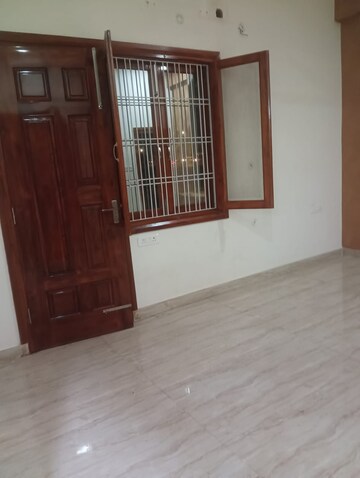 Room in 2 BHK Villa at Gomti Nagar – for Rent