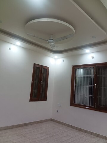 Room in 2 BHK Villa at Gomti Nagar – for Rent