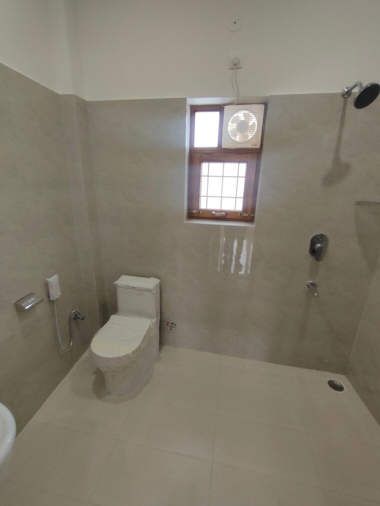 Bathroom, sahastradhara road 3.5 Bedroom 3000 Sq.Ft. Independent House In Sahastradhara Road Dehradun 8828090