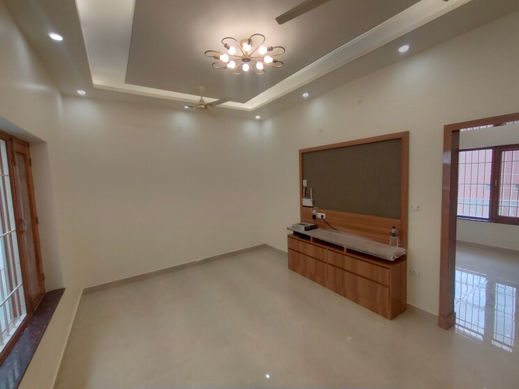 Room, sahastradhara road 3.5 Bedroom 3000 Sq.Ft. Independent House In Sahastradhara Road Dehradun 8828090