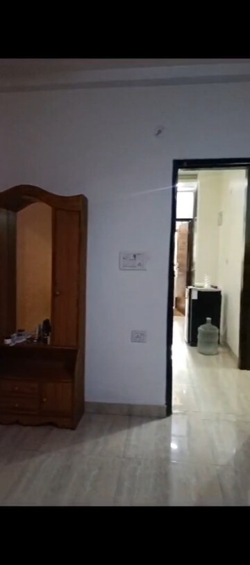 Furnished Amenities in 2 BHK Builder Floor at Vaishali Sector 5 – for Sale