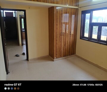 Room in 3 BHK Builder Floor at Kalkaji – for Rent