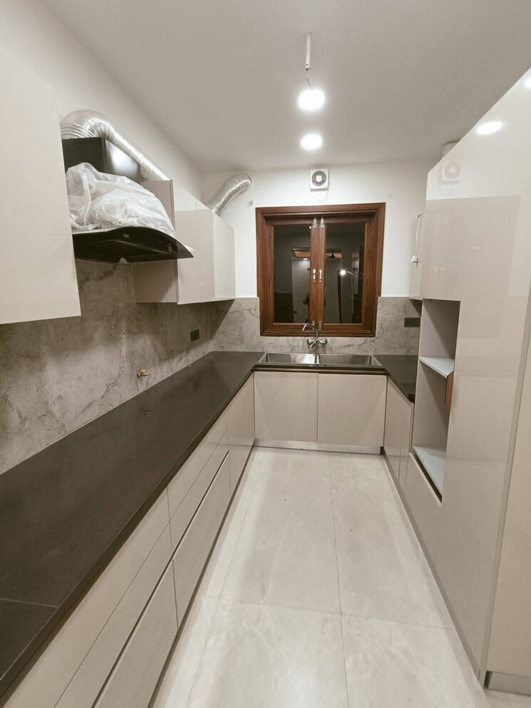 Kitchen, signature-global-cloverdale 3 Bedroom 2095 Sq.Ft. Apartment In Sector 71 Gurgaon 8828141