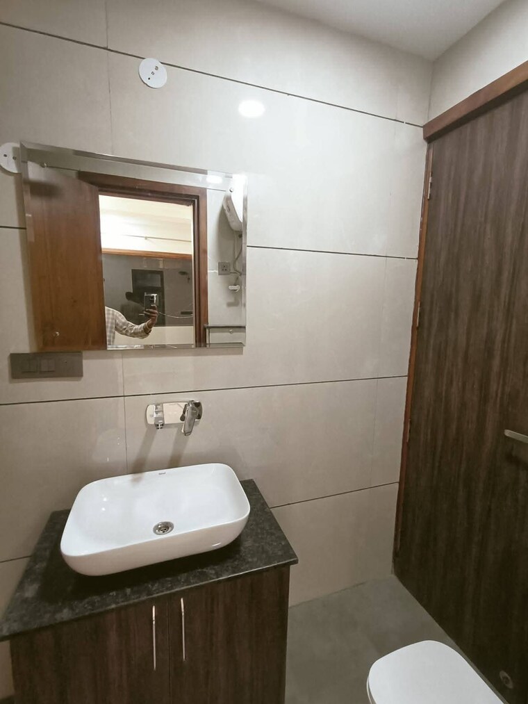 Bathroom, signature-global-cloverdale 3 Bedroom 2095 Sq.Ft. Apartment In Sector 71 Gurgaon 8828141