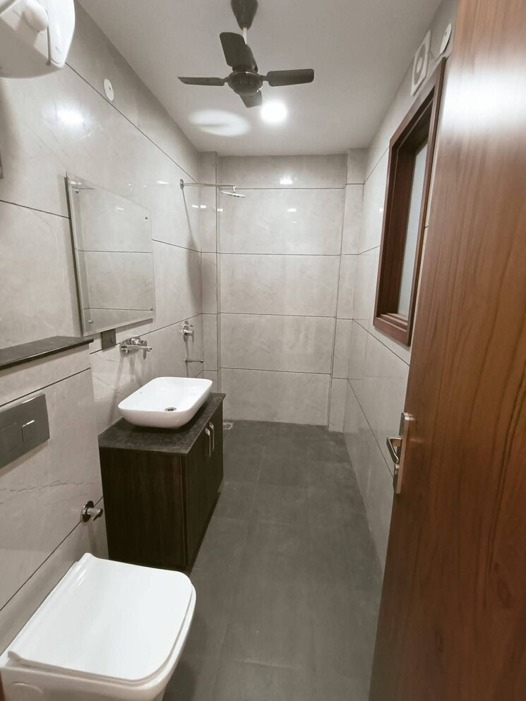 Bathroom, signature-global-cloverdale 3 Bedroom 2095 Sq.Ft. Apartment In Sector 71 Gurgaon 8828141