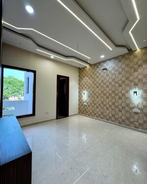 Furnished Amenities in 2.5 BHK Builder Floor at Sector 30 – for Sale