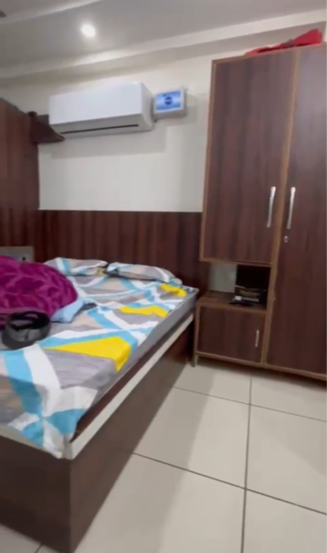 Bedroom in 1 RK Apartment at DLF Pink Town House, Dlf City Phase 3 – for Rent