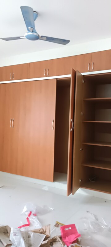 Furnished Amenities in 3 BHK Apartment at Kondapur – for Rent
