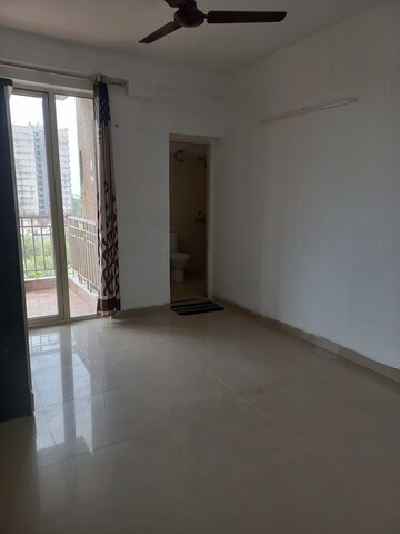 Furnished Amenities in 3 BHK Apartment at Puri Pratham, Sector 84 – for Rent
