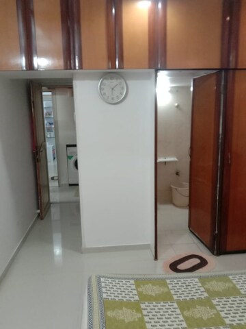 Room in 3 BHK Apartment at Kandivali West – for Rent