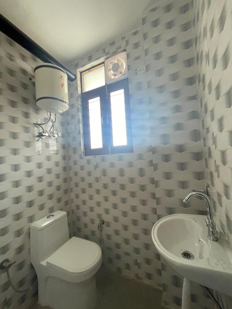Bathroom, dlf phase i 6+ Bedroom 500 Sq.Yd. Independent House In Dlf Phase I Gurgaon 8828264