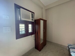 Room in 6+ BHK Independent House at Dlf Phase I – for Sale