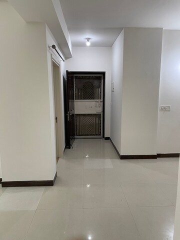 Room in 2 BHK Apartment at BPTP The Resort, Sector 75 – for Rent