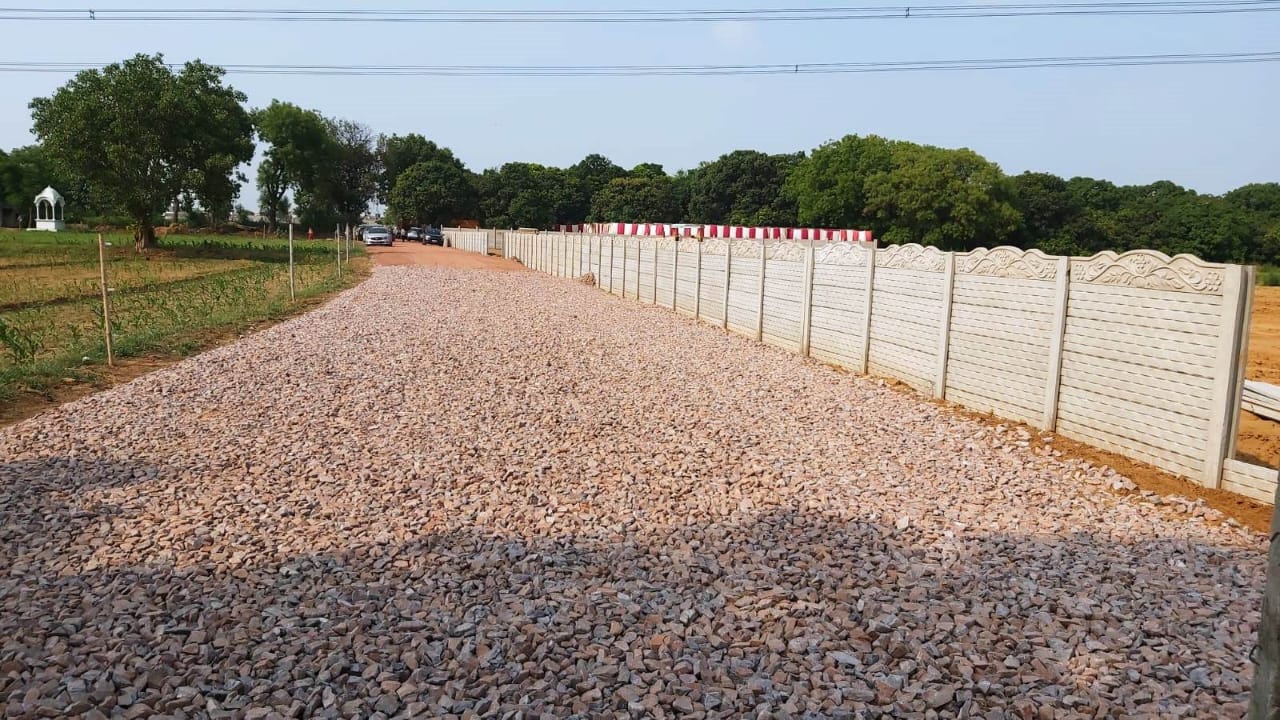 Plot For Sale in Ballabghar Metro Near 