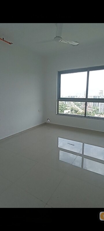 Room in 2 BHK Apartment at Kalpataru Immensa, Kolshet Road – for Rent
