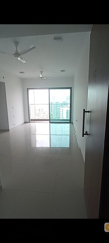 Room in 2 BHK Apartment at Kalpataru Immensa, Kolshet Road – for Rent