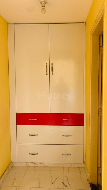 Furnished Amenities in 3 BHK Apartment at BPTP Park Grandeura, Sector 82 – for Sale