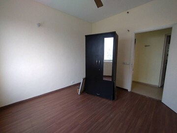 Room in 2 BHK Apartment at Vatika Seven Lamps, Sector 82 – for Rent