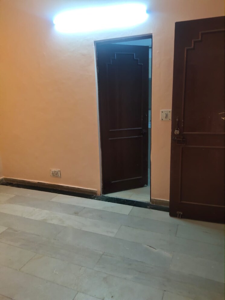 Room, vijayant-enclave 3 Bedroom 2200 Sq.Ft. Apartment In Sector 29 Noida 8828270