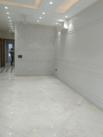 Room in 3 BHK Builder Floor at Chittaranjan Park – for Rent