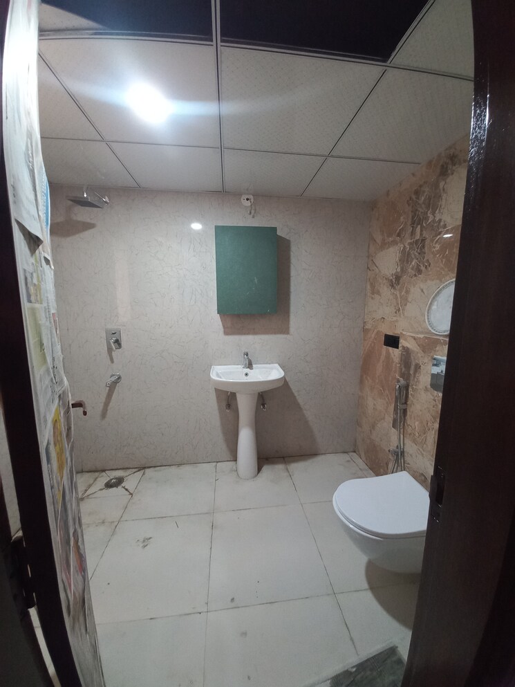 Bathroom, shiv-sai-emerald-heights 3 Bedroom 2150 Sq.Ft. Apartment In Sector 88 Faridabad 8828309