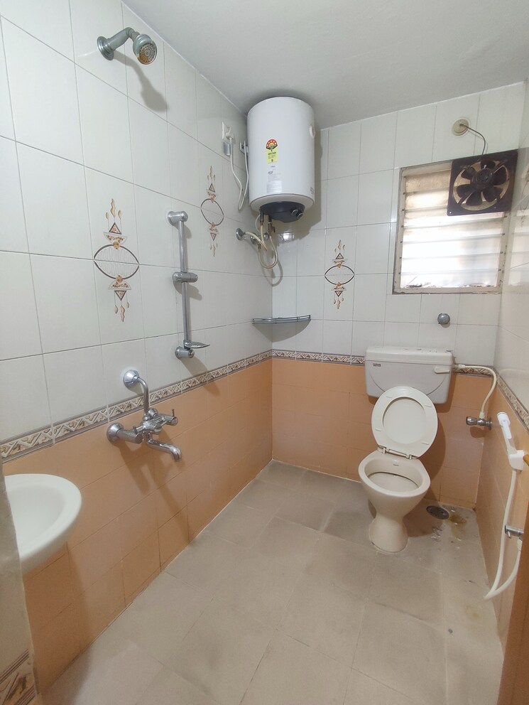 Bathroom, manish-priyamvada-apartments 3 Bedroom 1650 Sq.Ft. Builder Floor In Btm Layout Bangalore 8828308