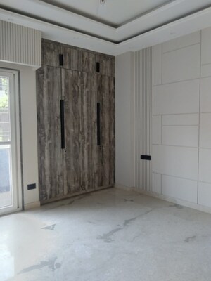 Room in 3 BHK Builder Floor at Chittaranjan Park – for Sale