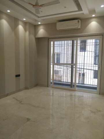 Room in 3 BHK Builder Floor at Chittaranjan Park – for Sale