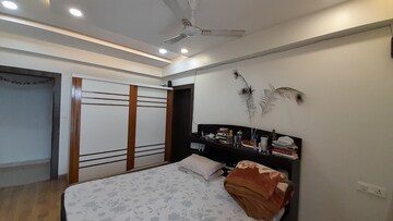 Bedroom in 4 BHK Apartment at Shankar Nagar – for Rent