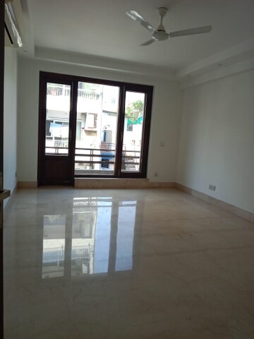 Room in 4 BHK Builder Floor at New Friends Colony – for Rent