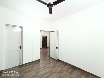 Room in 3 BHK Apartment at Vasant Kunj – for Rent