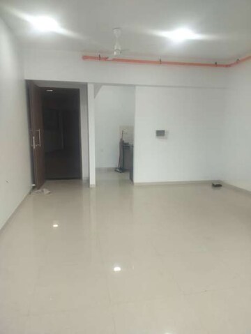 Room in 3 BHK Apartment at Kalpataru Immensa, Kolshet Road – for Rent