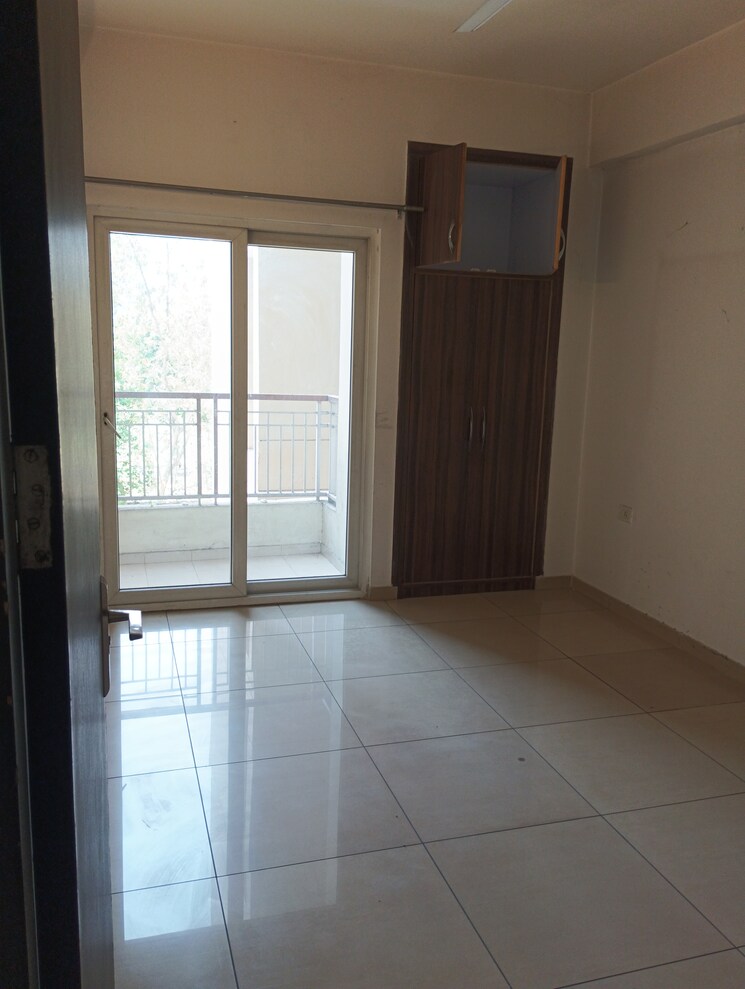 Room, gulshan-vivante 3 Bedroom 2190 Sq.Ft. Apartment In Sector 137 Noida 8828436