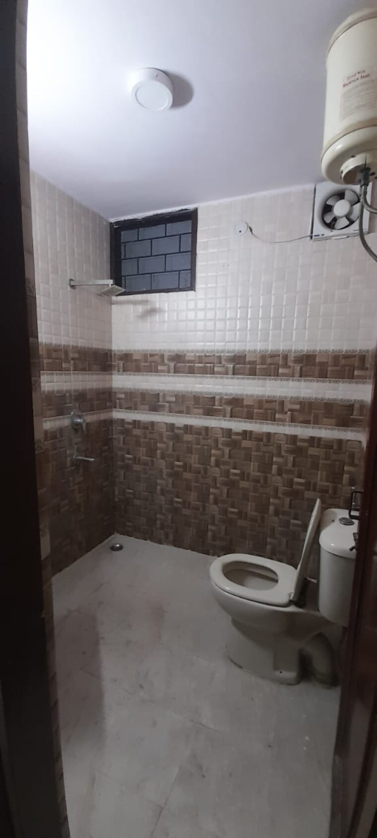 Bathroom, chittaranjan park 2 Bedroom 1100 Sq.Ft. Builder Floor In Chittaranjan Park Delhi 8828437