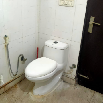Bathroom in 2 BHK Builder Floor at Ashoka Enclave Faridabad, Ashoka Enclave – for Rent