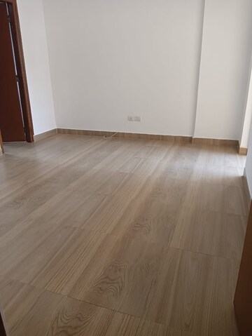 Room in 2.5 BHK Builder Floor at Orchid Island, Sector 51 – for Sale