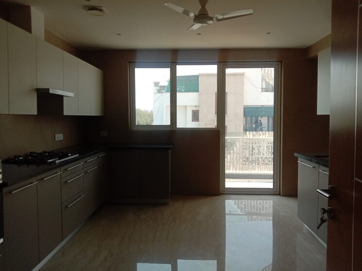 Kitchen, veera-safdarjung-enclave 4 Bedroom 7200 Sq.Ft. Apartment In Safdarjung Enclave Delhi 8828433