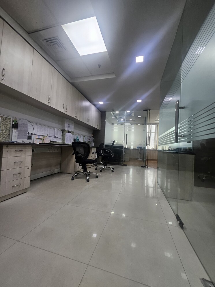  Parking, ild-trade-centre Commercial Office Space 1010 Sq.Ft. In Sector 47 Gurgaon 8828317