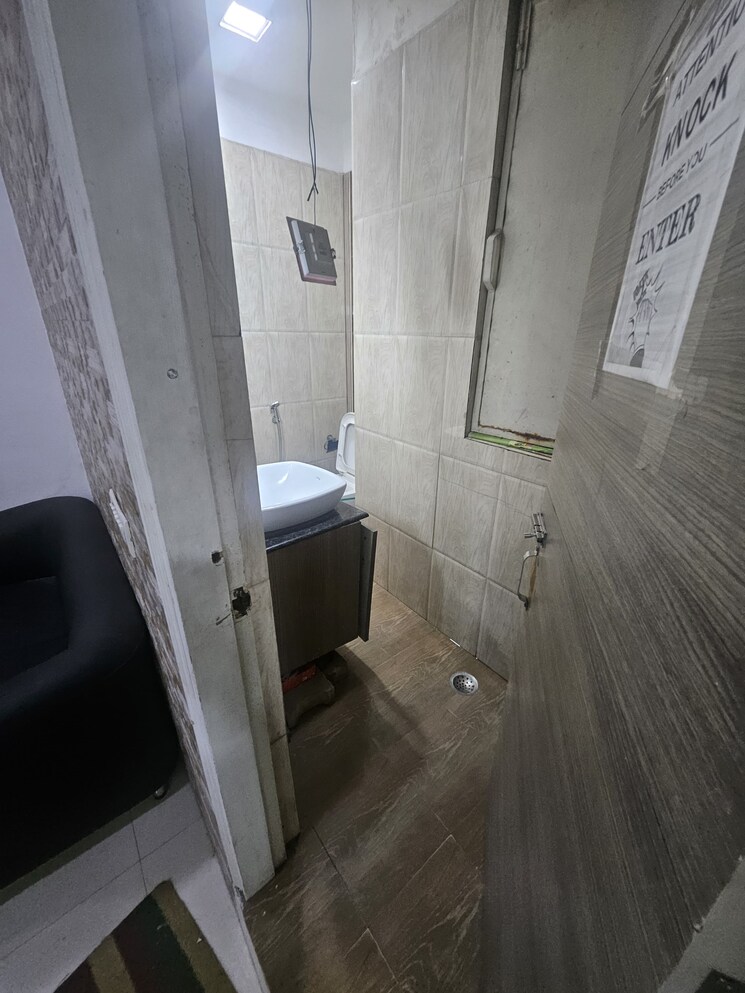 Bathroom, ild-trade-centre Commercial Office Space 1010 Sq.Ft. In Sector 47 Gurgaon 8828317