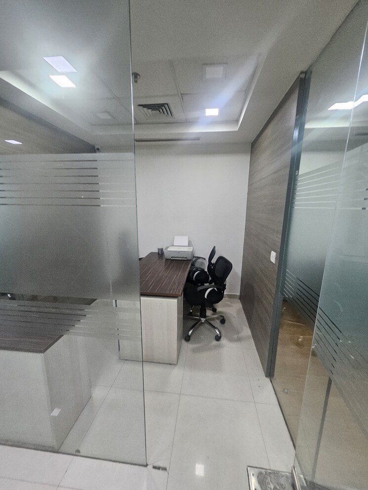 Bathroom, ild-trade-centre Commercial Office Space 1010 Sq.Ft. In Sector 47 Gurgaon 8828317