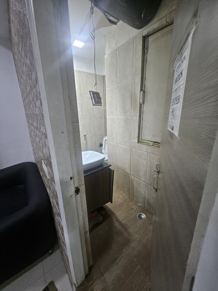 Bathroom, ild-trade-centre Commercial Office Space 1010 Sq.Ft. In Sector 47 Gurgaon 8828317