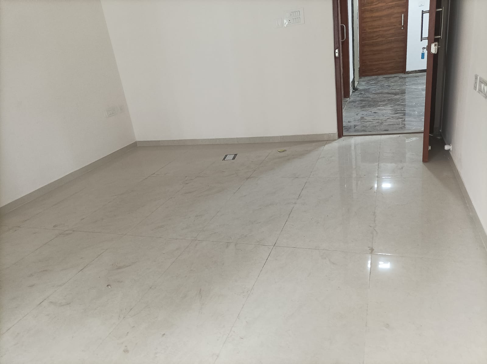 3 BHK 905 Sq.Ft. Apartment in Je And Vee Om Trimurti