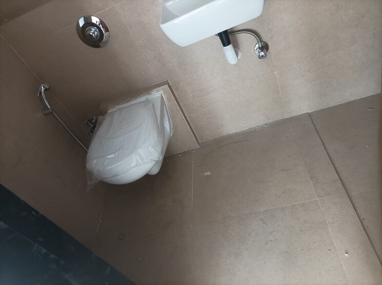 Bathroom, je-and-vee-om-trimurti 3 Bedroom 905 Sq.Ft. Apartment In Malad East Mumbai 8828454