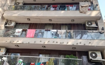 6+ BHK Builder Floor For Sale in Lajpat Nagar ii